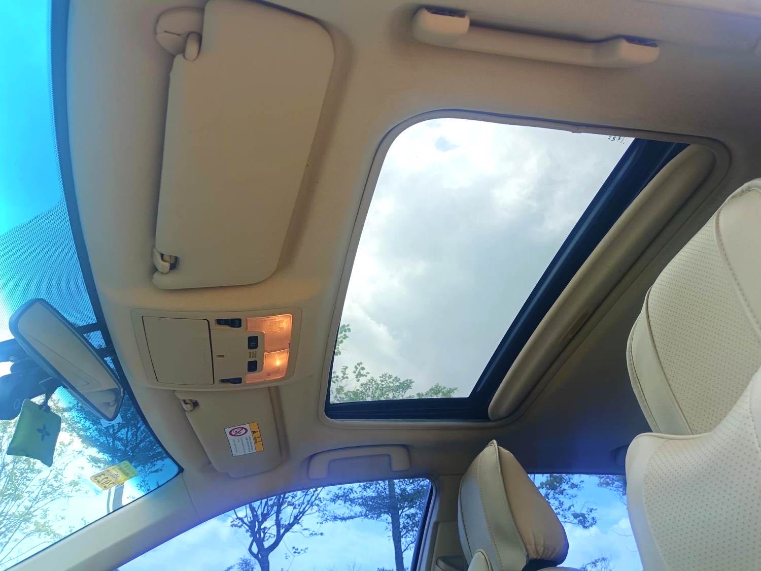 Toyota Camry 2.0G Lead