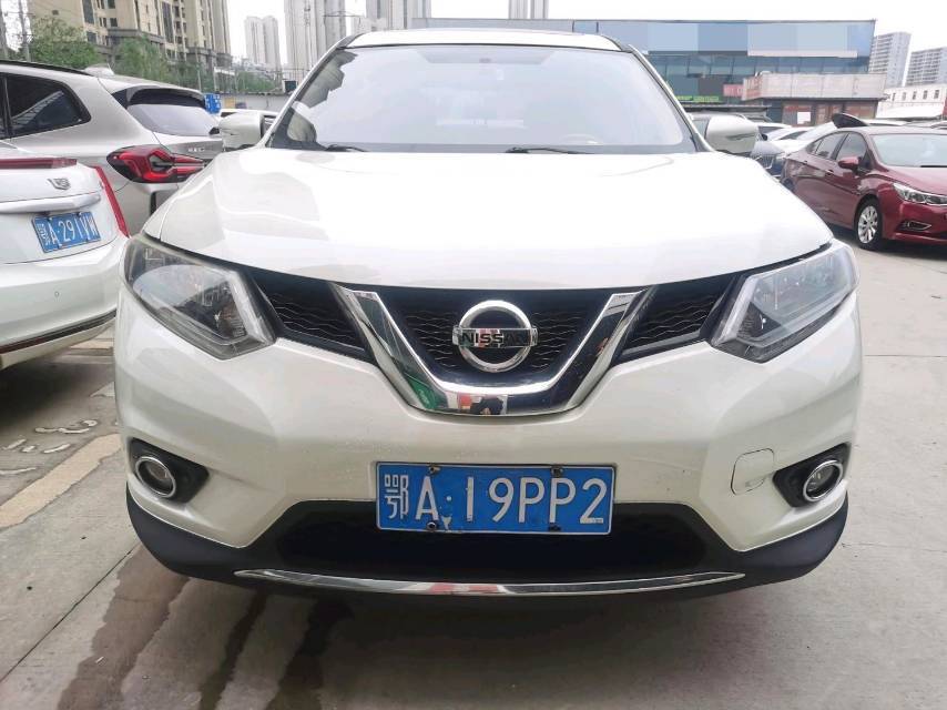Nissan X-Trail 2,0 л, CVT, передний привод