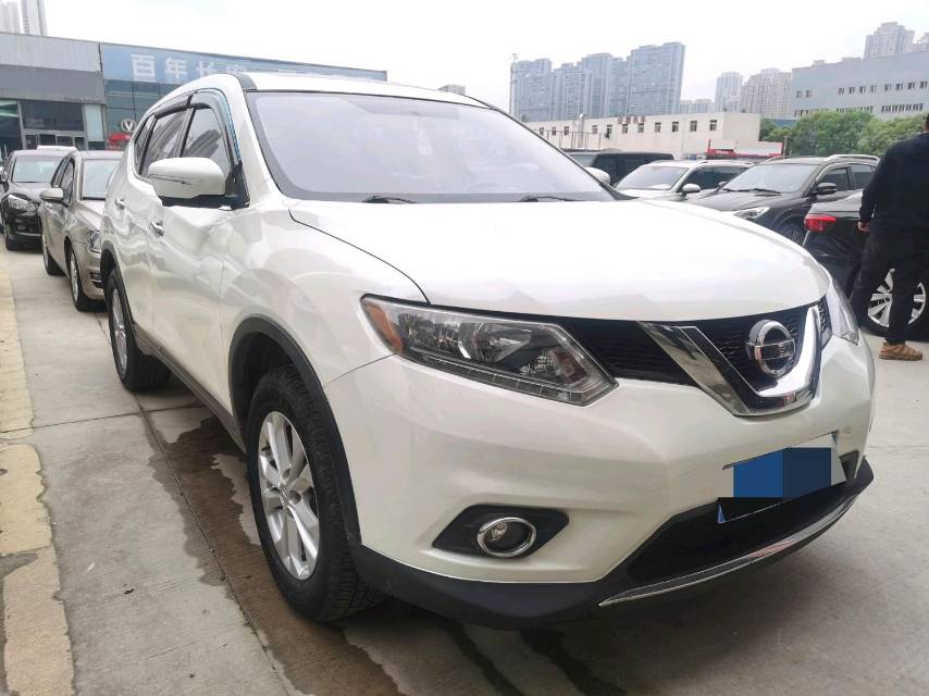 Nissan X-Trail 2,0 л, CVT, передний привод