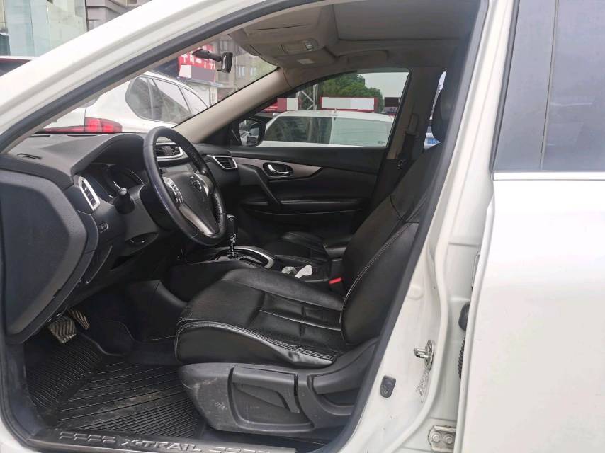 Nissan X-Trail 2,0 л, CVT, передний привод