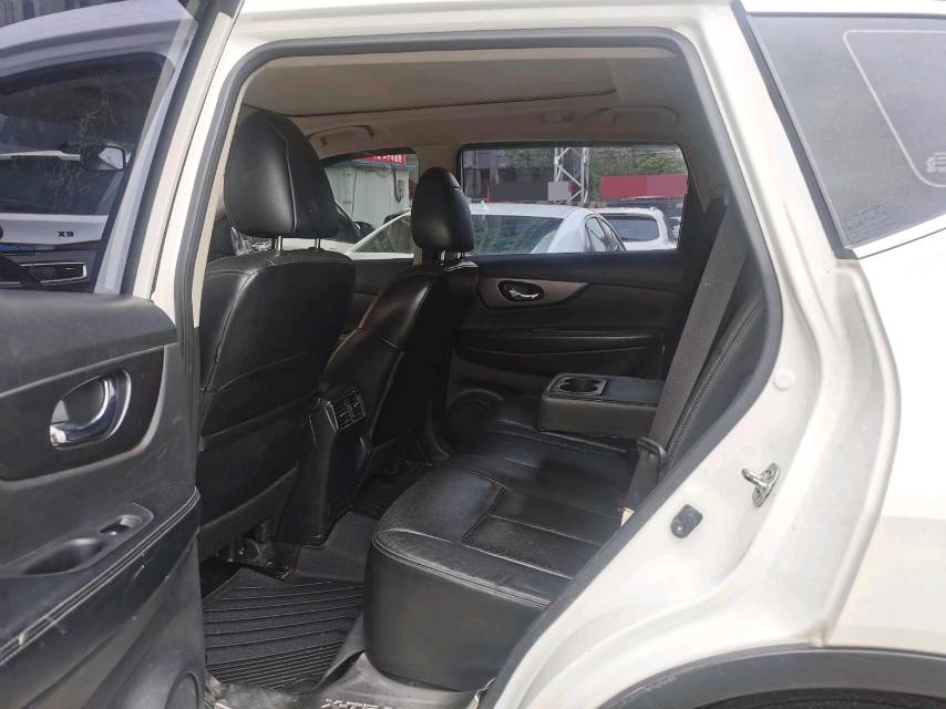 Nissan X-Trail 2,0 л, CVT, передний привод