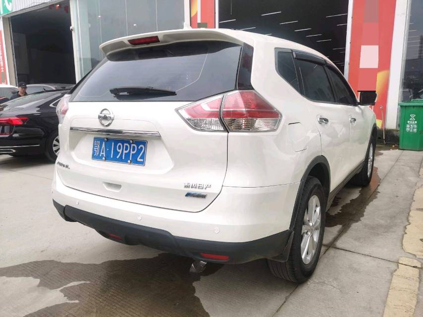 Nissan X-Trail 2,0 л, CVT, передний привод