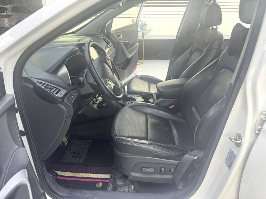 Hyundai Santa Fe 2.4L Automatic2WD