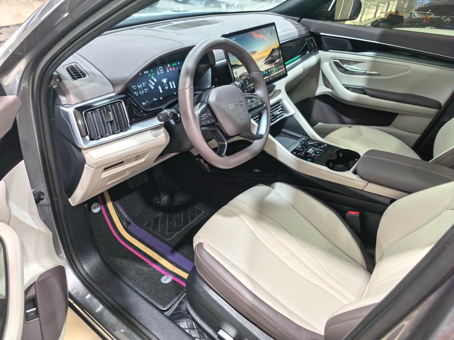 宋 PLUS New Energy Model Year Electric Vehicle 520km Premium