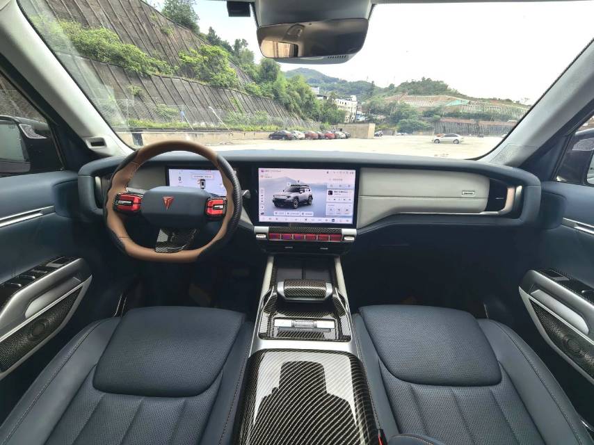 深蓝 G 318 Model Year 四驱空悬版