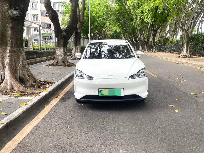 哪吒 V Model Year 长续航娱乐版升级型