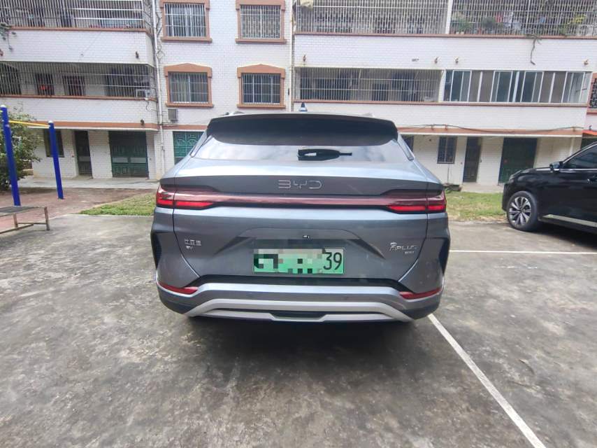 BYD PLUS — электромобиль на альтернативном топливе с запасом хода 520 км, версия Premium