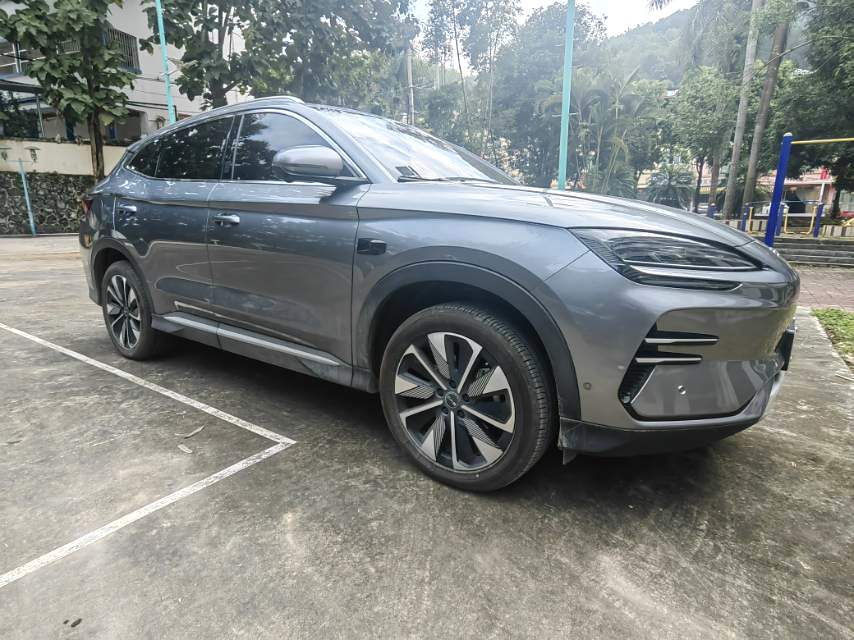 BYD PLUS — электромобиль на альтернативном топливе с запасом хода 520 км, версия Premium
