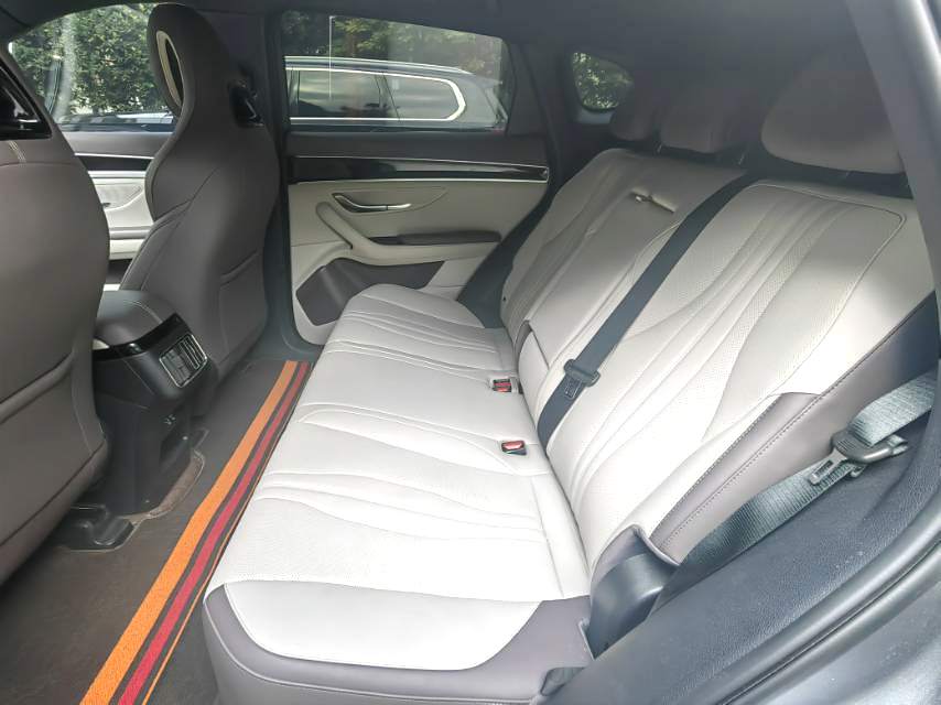 BYD PLUS — электромобиль на альтернативном топливе с запасом хода 520 км, версия Premium