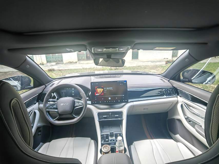 BYD PLUS — электромобиль на альтернативном топливе с запасом хода 520 км, версия Premium