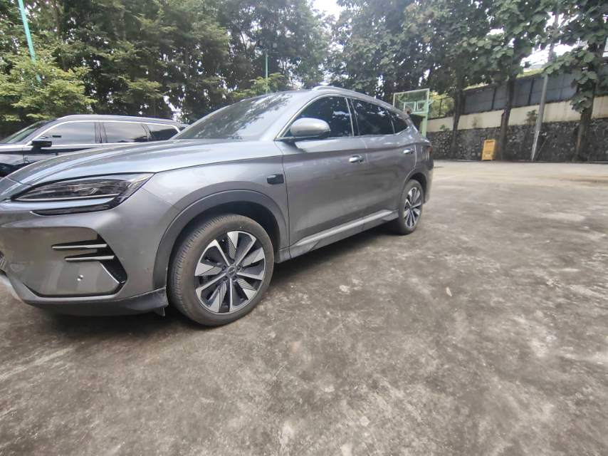 BYD PLUS — электромобиль на альтернативном топливе с запасом хода 520 км, версия Premium