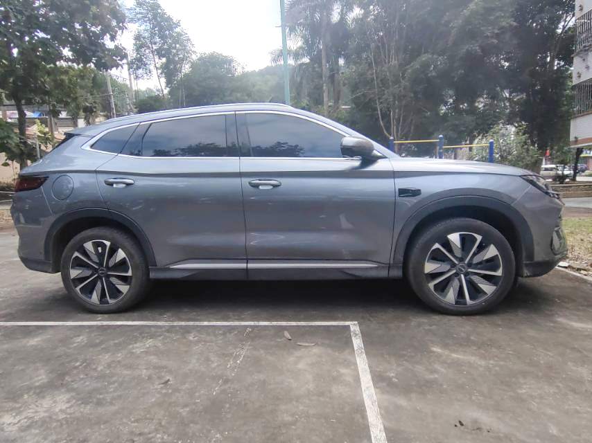 BYD PLUS — электромобиль на альтернативном топливе с запасом хода 520 км, версия Premium