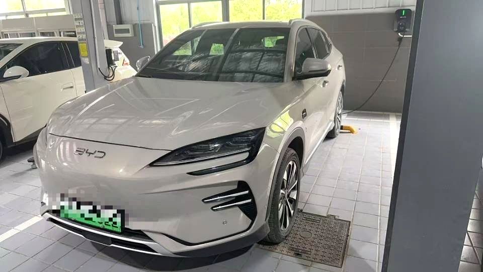 BYD PLUS — электромобиль на альтернативном топливе с запасом хода 520 км, версия Premium