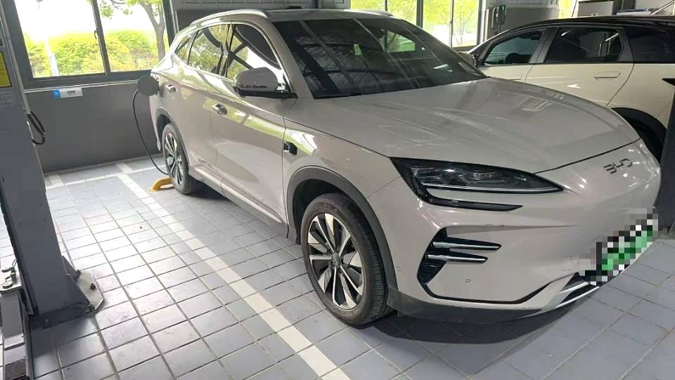 BYD PLUS — электромобиль на альтернативном топливе с запасом хода 520 км, версия Premium