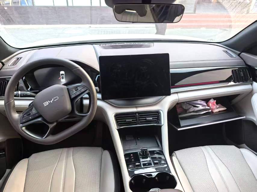 BYD PLUS — электромобиль на альтернативном топливе с запасом хода 520 км, версия Premium