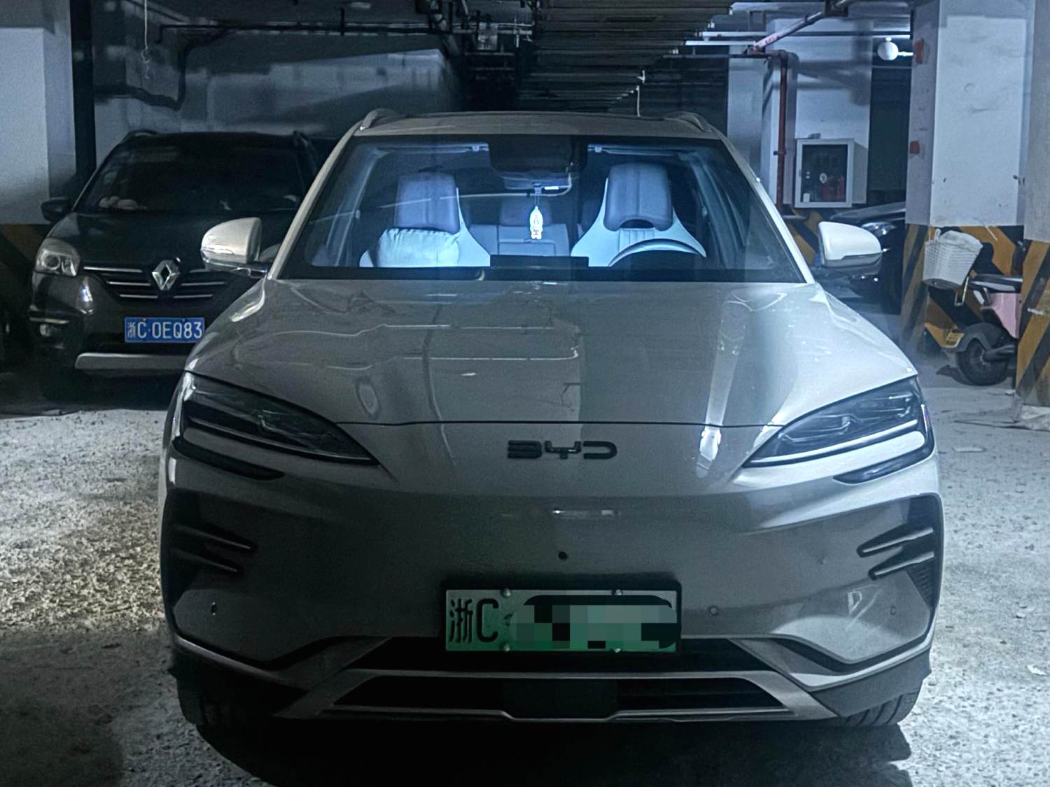 BYD PLUS — электромобиль на альтернативном топливе с запасом хода 520 км, люкс-класс