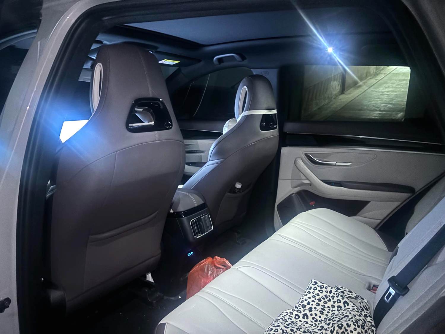 BYD PLUS — электромобиль на альтернативном топливе с запасом хода 520 км, люкс-класс