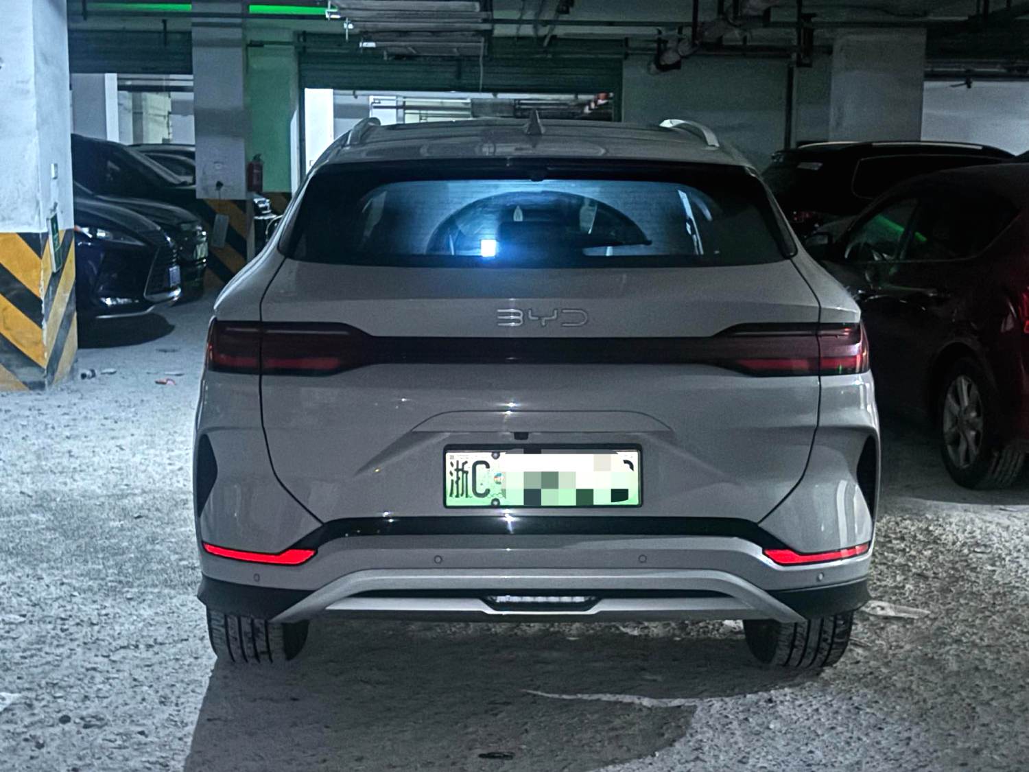 BYD PLUS — электромобиль на альтернативном топливе с запасом хода 520 км, люкс-класс