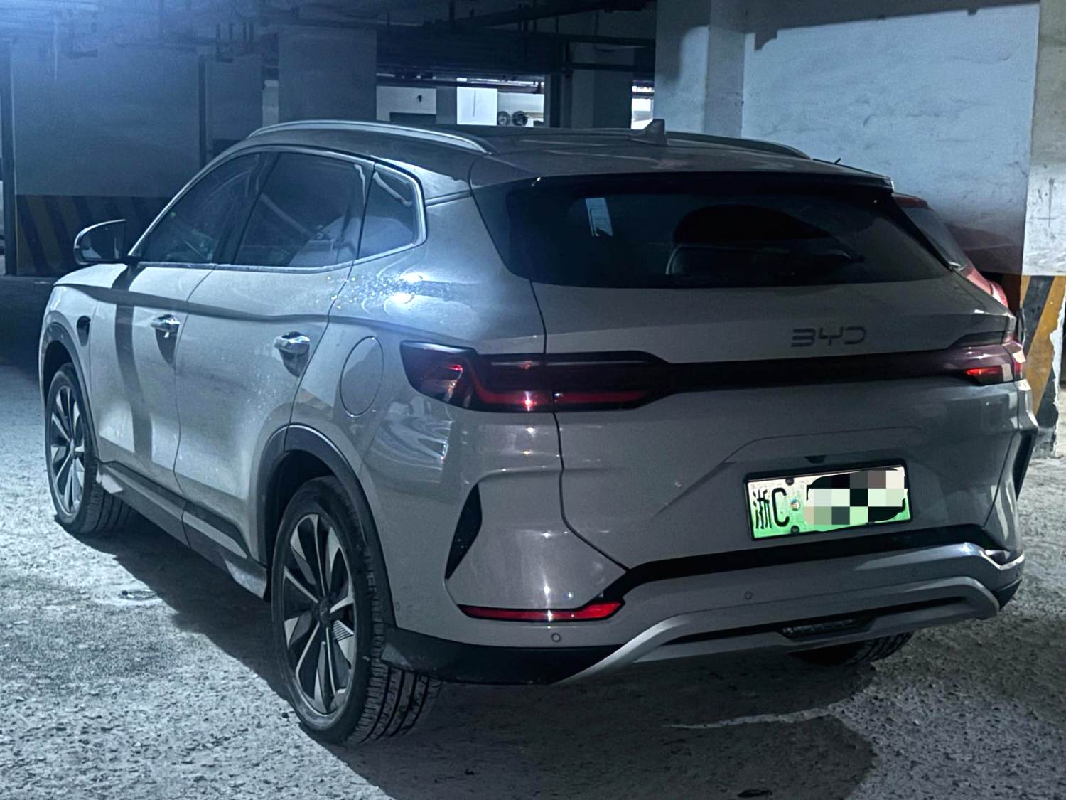BYD PLUS — электромобиль на альтернативном топливе с запасом хода 520 км, люкс-класс