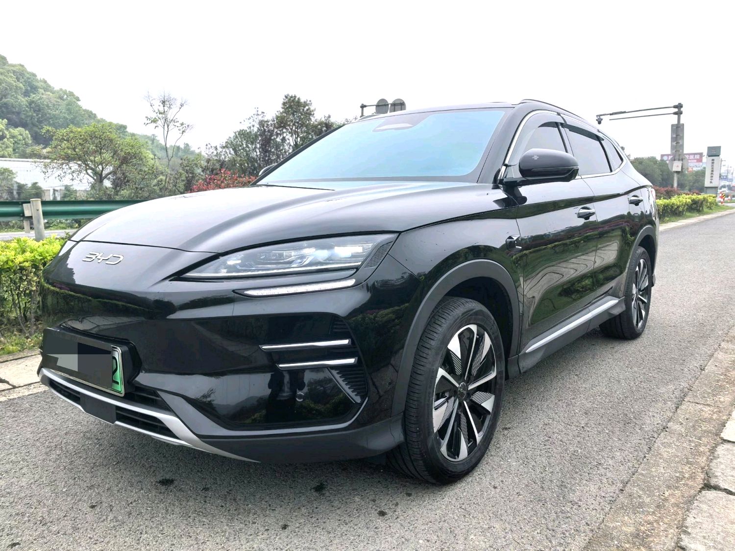 BYD PLUS — электромобиль на альтернативном топливе с запасом хода 520 км, версия Premium
