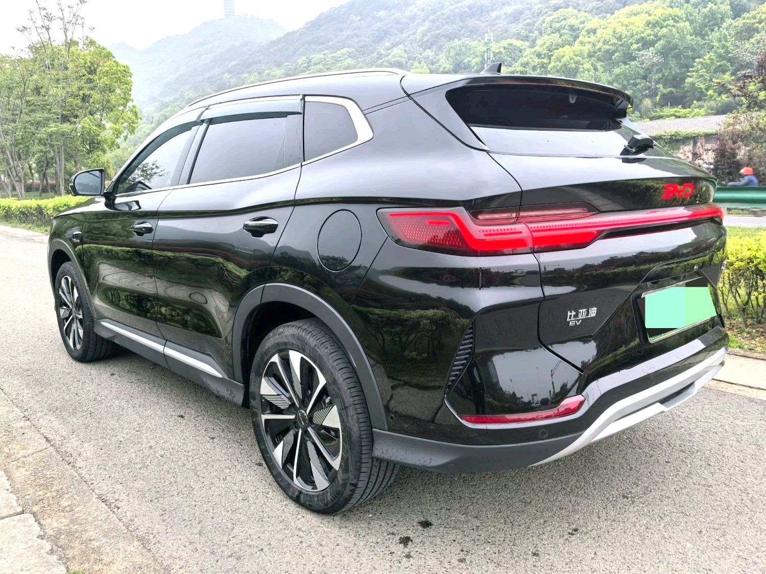 BYD PLUS — электромобиль на альтернативном топливе с запасом хода 520 км, версия Premium