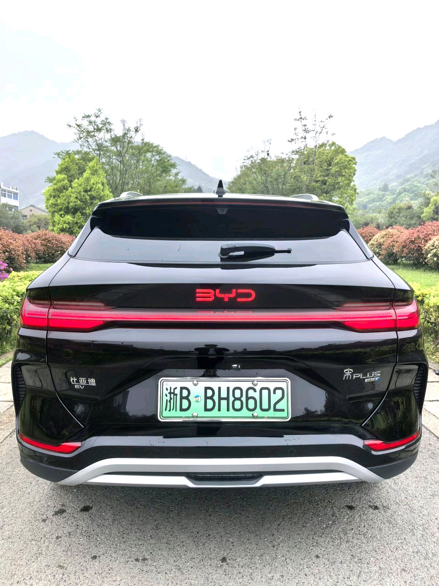 BYD PLUS — электромобиль на альтернативном топливе с запасом хода 520 км, версия Premium