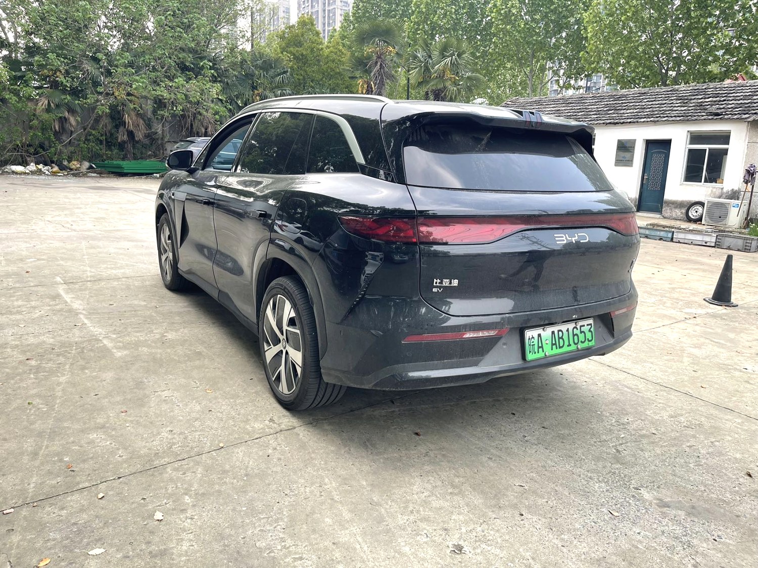 唐 L (Liter) Model Year Electric Vehicle 670KM 激光雷达尊享型