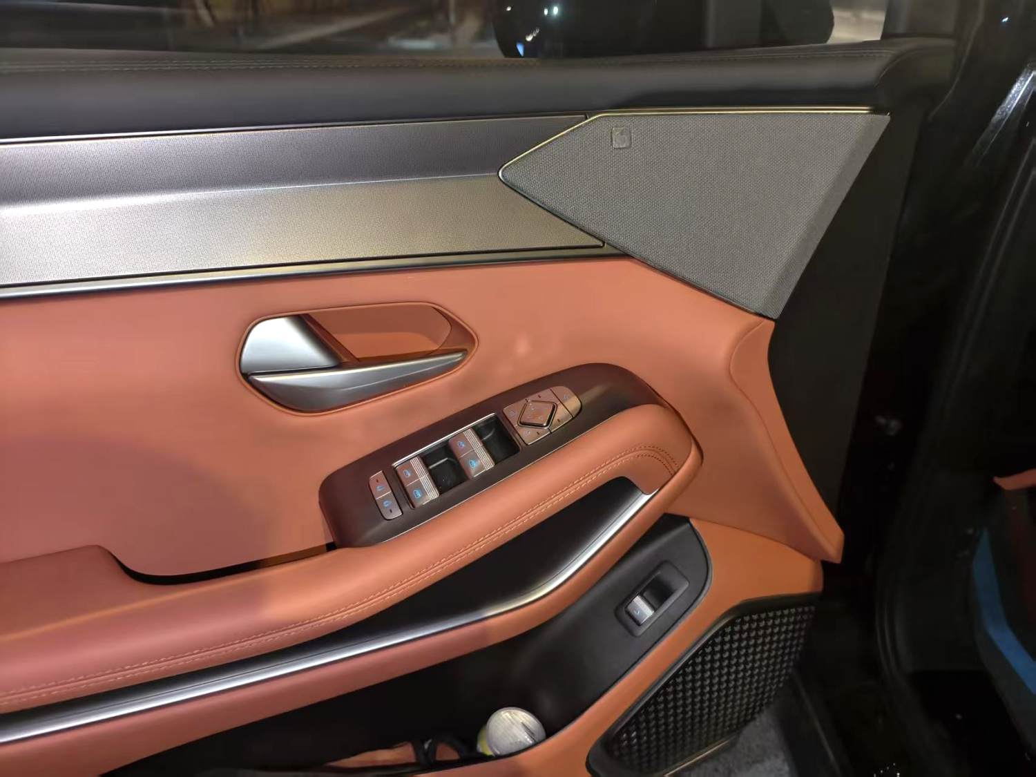 唐 L (Liter) Model Year Electric Vehicle 670KM 激光雷达尊享型