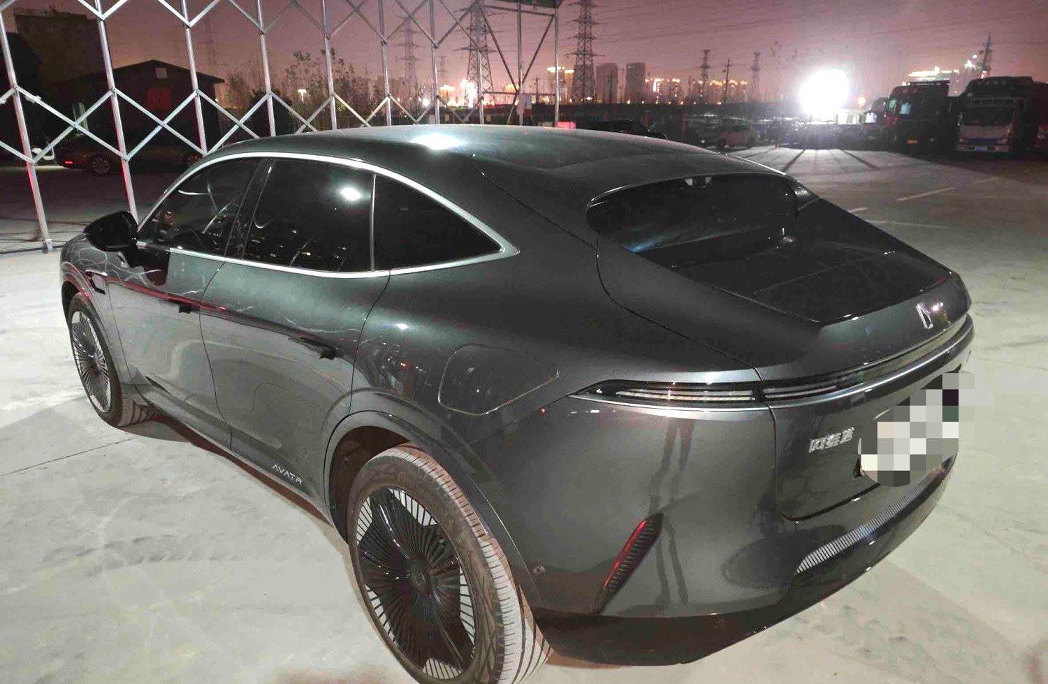 阿维塔 11 Model Year 鸿蒙 90 度 四驱版