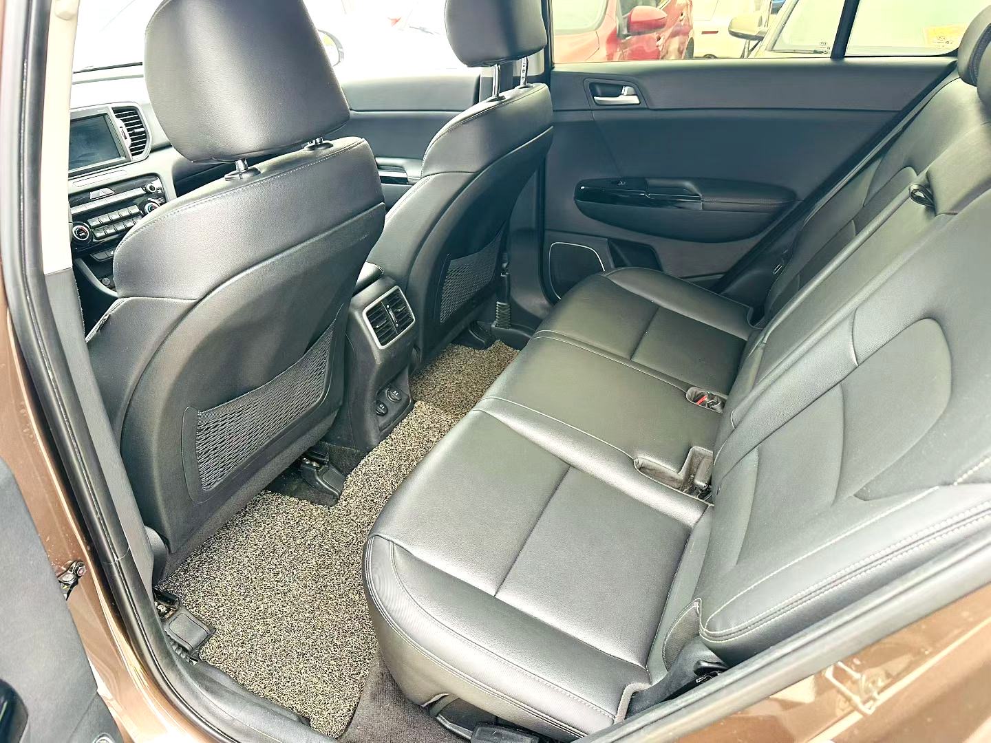 Kia KX-5 2,0 л, АКПП, 2WD, комплектация «Премиум»