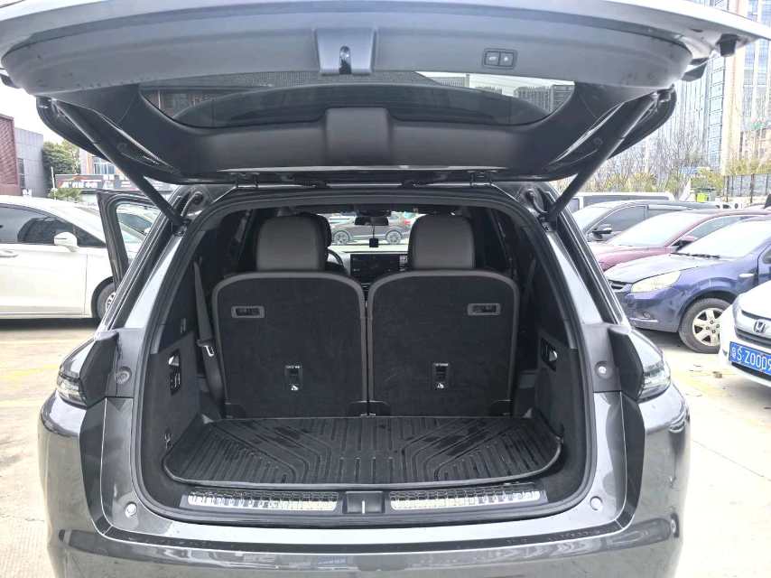 Li Auto L (Liter) 8 Pro