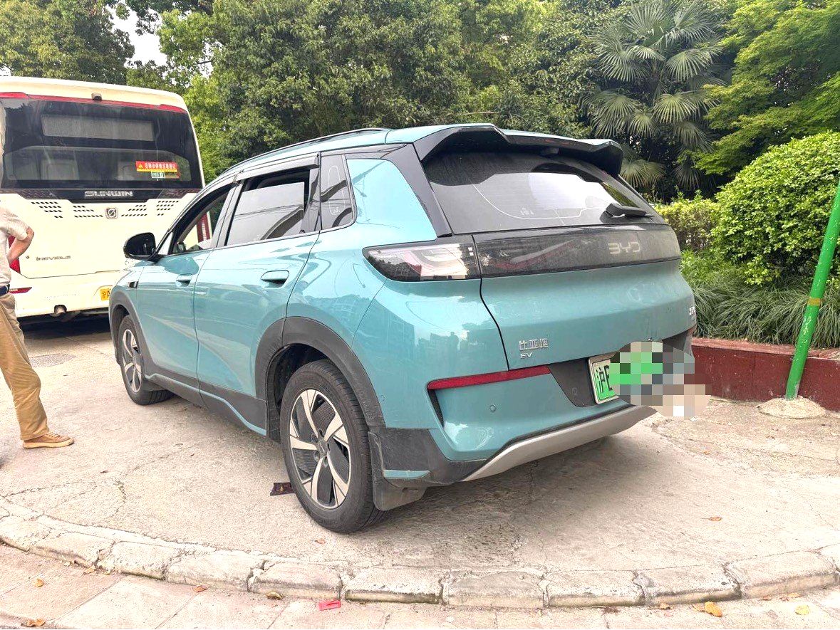 Электромобиль BYD 05 с запасом хода 520 км