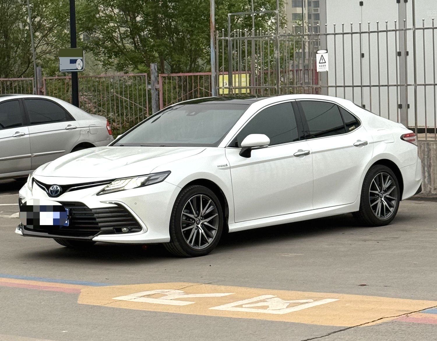 凯美瑞 Model Year 双擎 2.5HG 豪华版