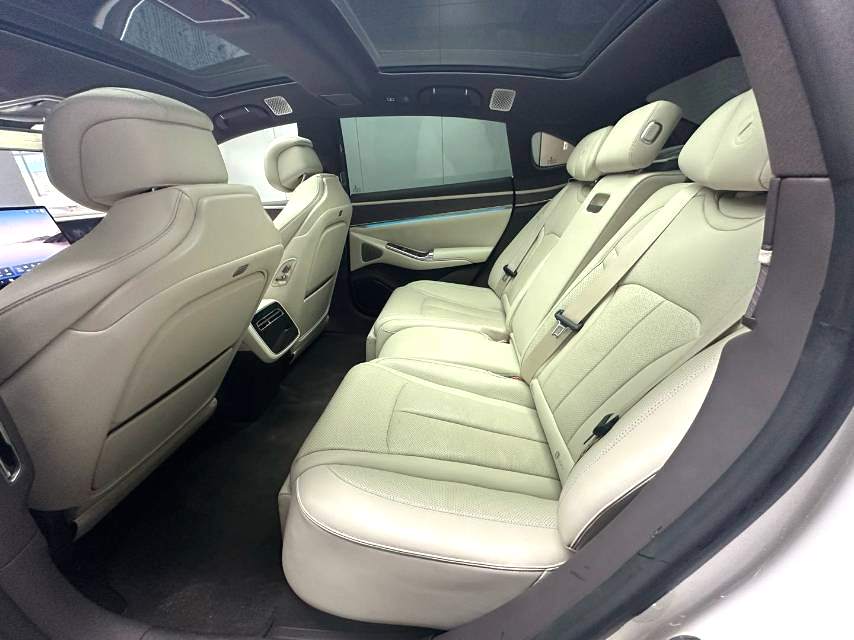 Denza Z 9 1100km 4WD Max Version