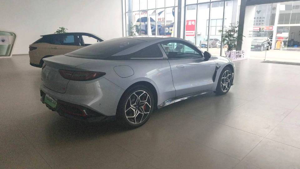 哪吒 GT Model Year 580 AWD
