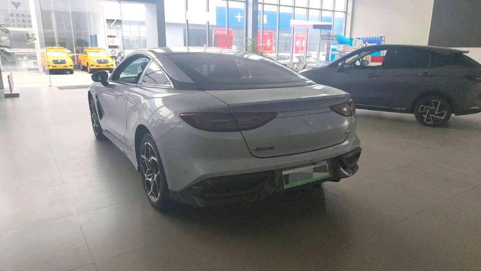 哪吒 GT Model Year 580 AWD