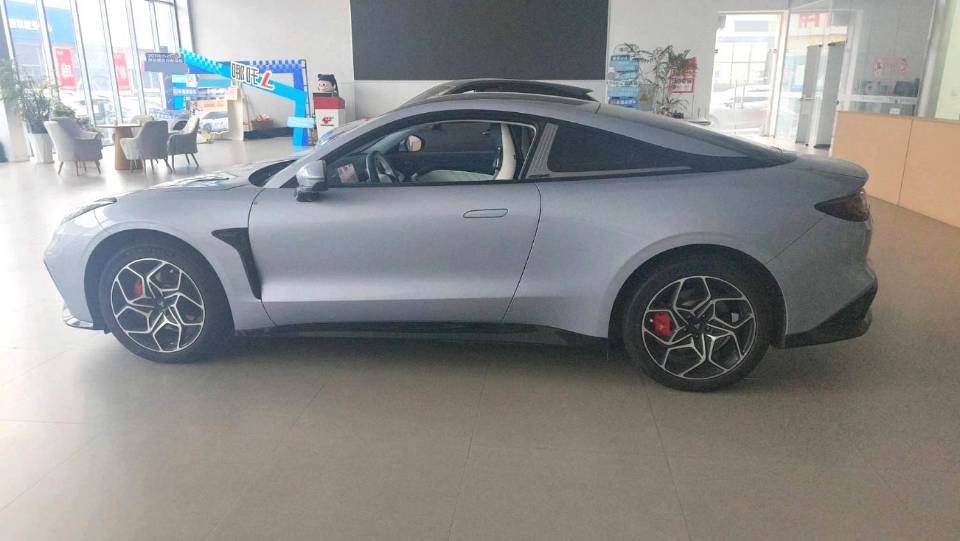 哪吒 GT Model Year 580 AWD