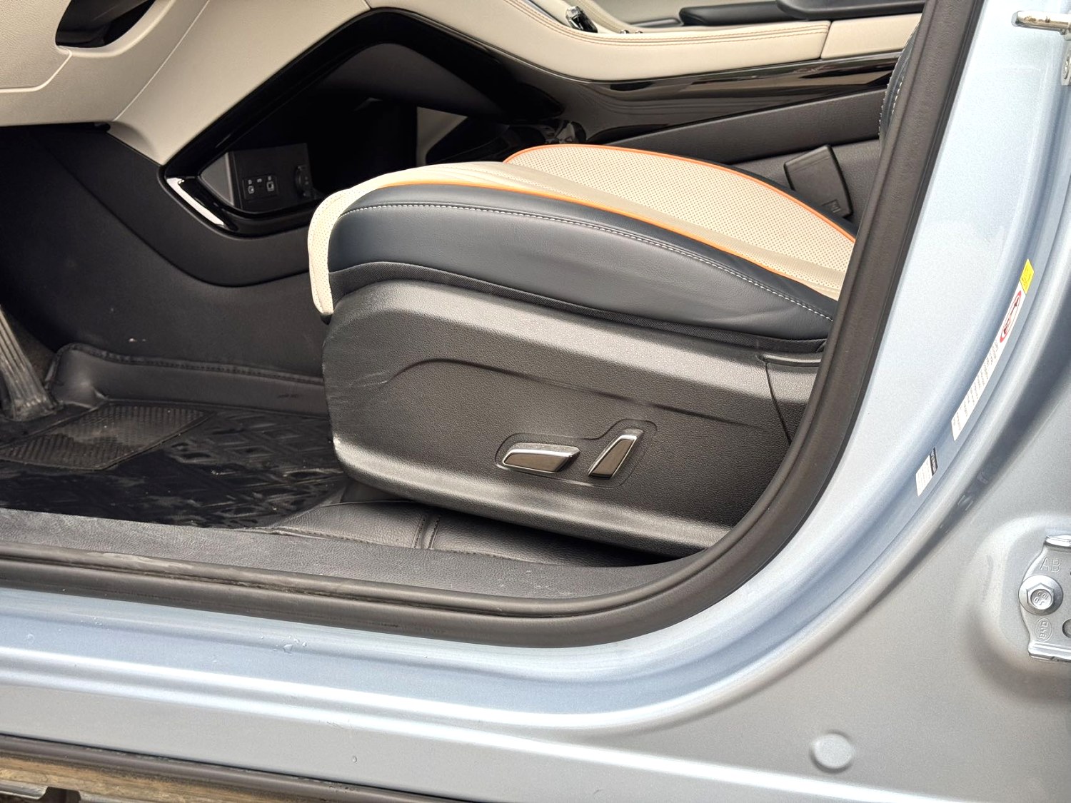 宋 PLUS New Energy Model Year 荣耀版 DM i 110km Flagship