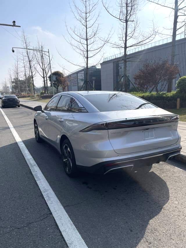 银河 L (Liter) 6 Model Year EM i 140km 星舰版