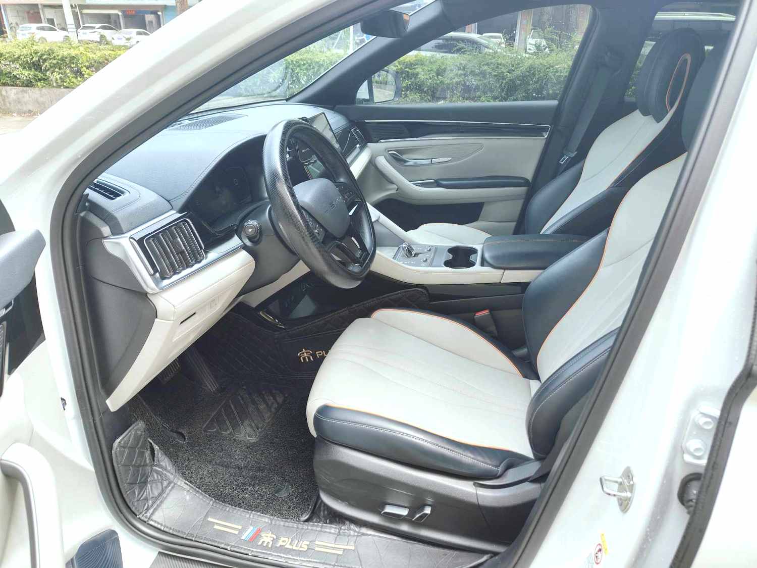 宋 PLUS New Energy Model Year 荣耀版 DM i 110km Flagship