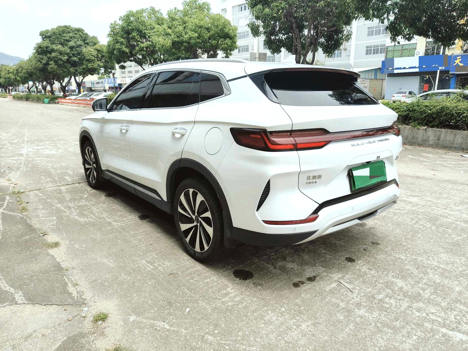 宋 PLUS New Energy Model Year 荣耀版 DM i 110km Flagship