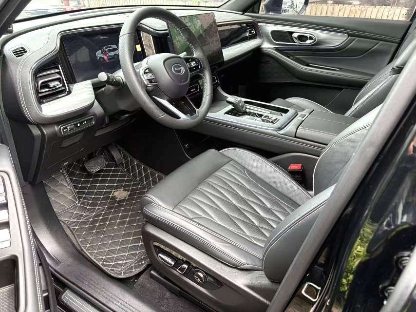 传祺 GS 8 Model Year 领航系列 2.0TGDI 两驱豪华智联版 七座