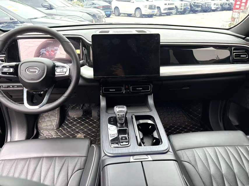 传祺 GS 8 Model Year 领航系列 2.0TGDI 两驱豪华智联版 七座