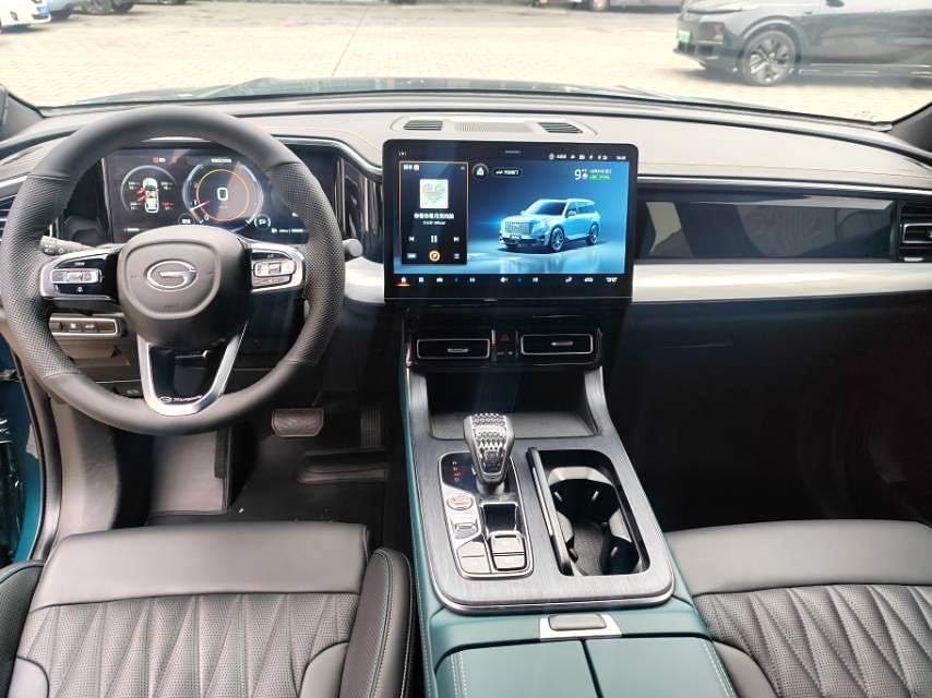 传祺 GS 8 Model Year 领航系列 2.0TGDI 四驱豪华智联版 七座