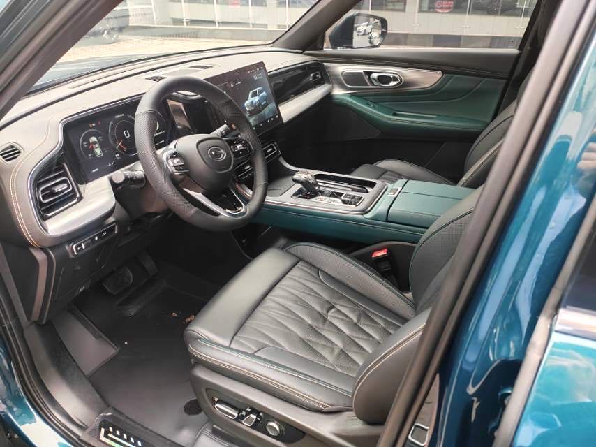传祺 GS 8 Model Year 领航系列 2.0TGDI 四驱豪华智联版 七座