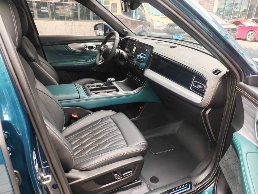 传祺 GS 8 Model Year 领航系列 2.0TGDI 四驱豪华智联版 七座