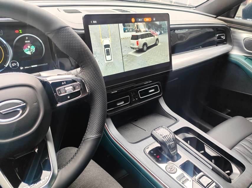 传祺 GS 8 Model Year 领航系列 2.0TGDI 四驱豪华智联版 七座