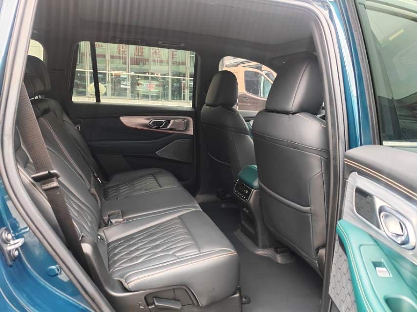 传祺 GS 8 Model Year 领航系列 2.0TGDI 四驱豪华智联版 七座