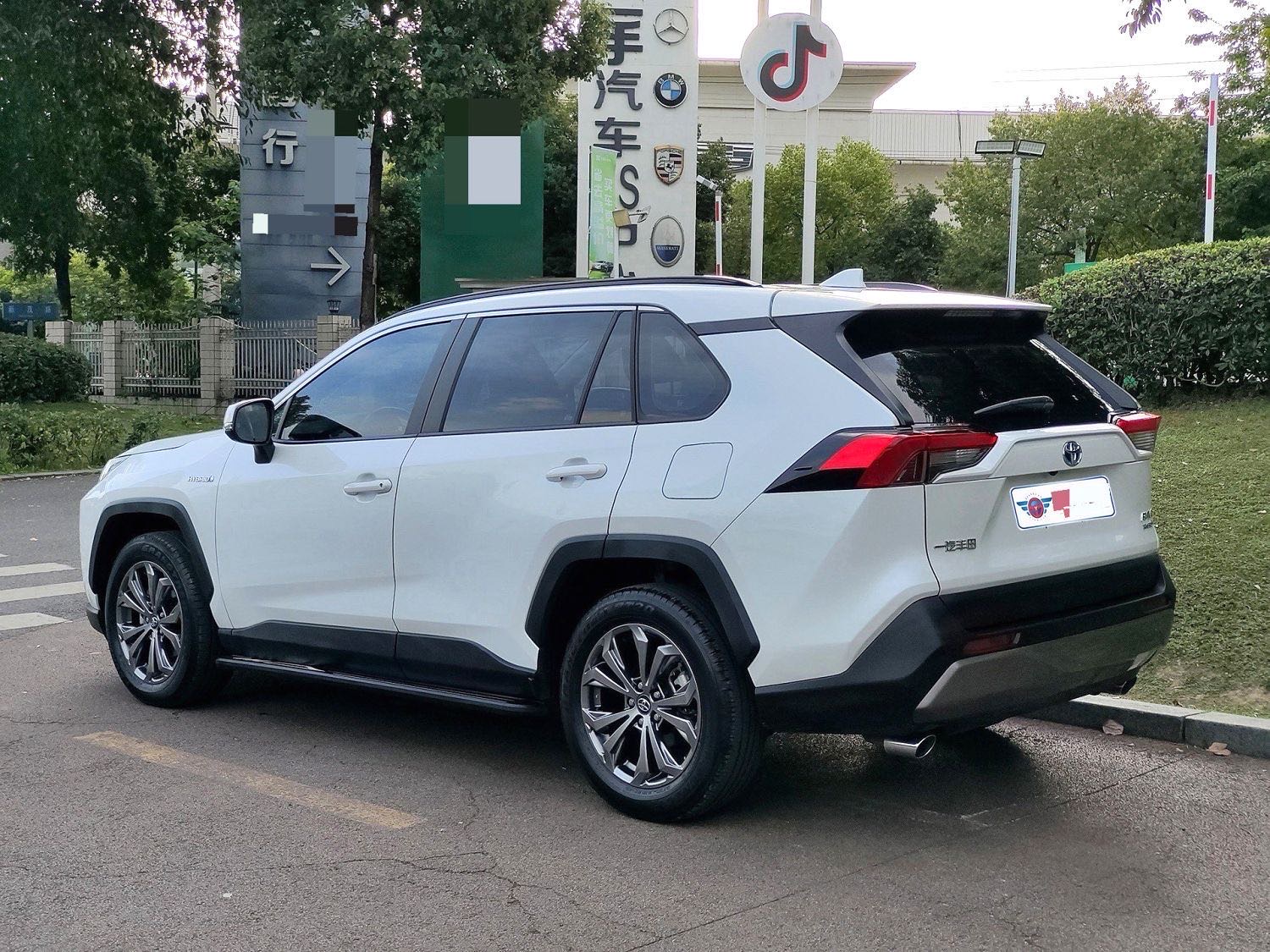 Toyota RAV 4 Hybrid 2.5L E CVT 4WD Plus Version