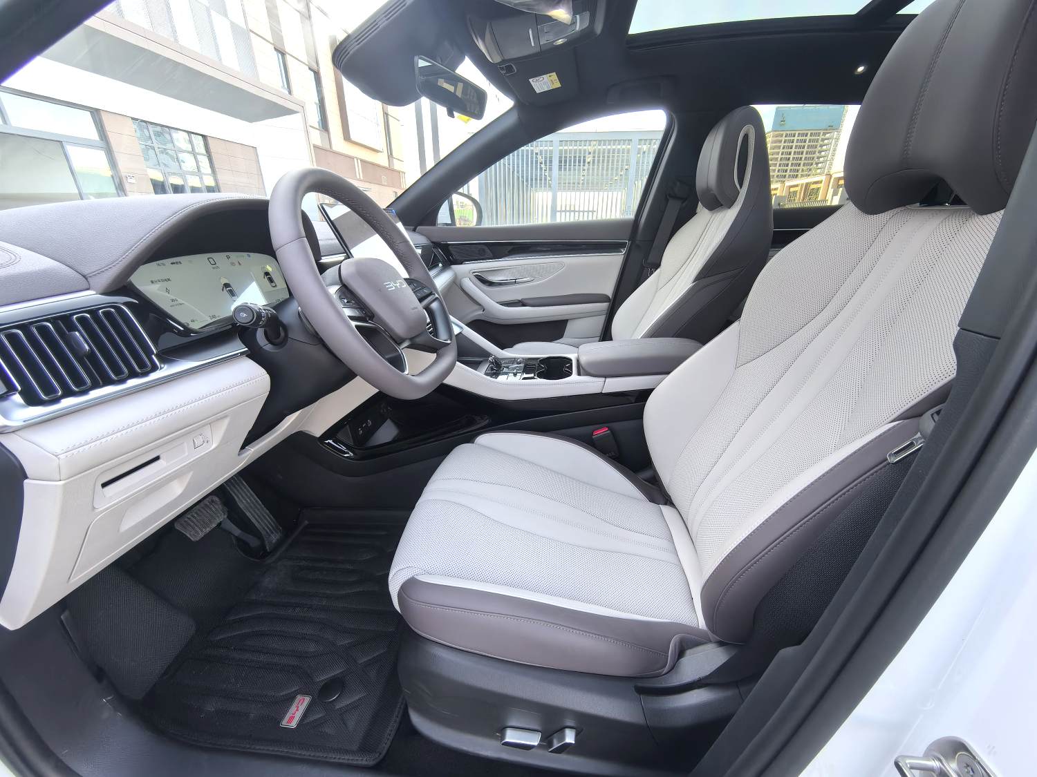 宋 PLUS New Energy Model Year Electric Vehicle 智驾版 520km Premium